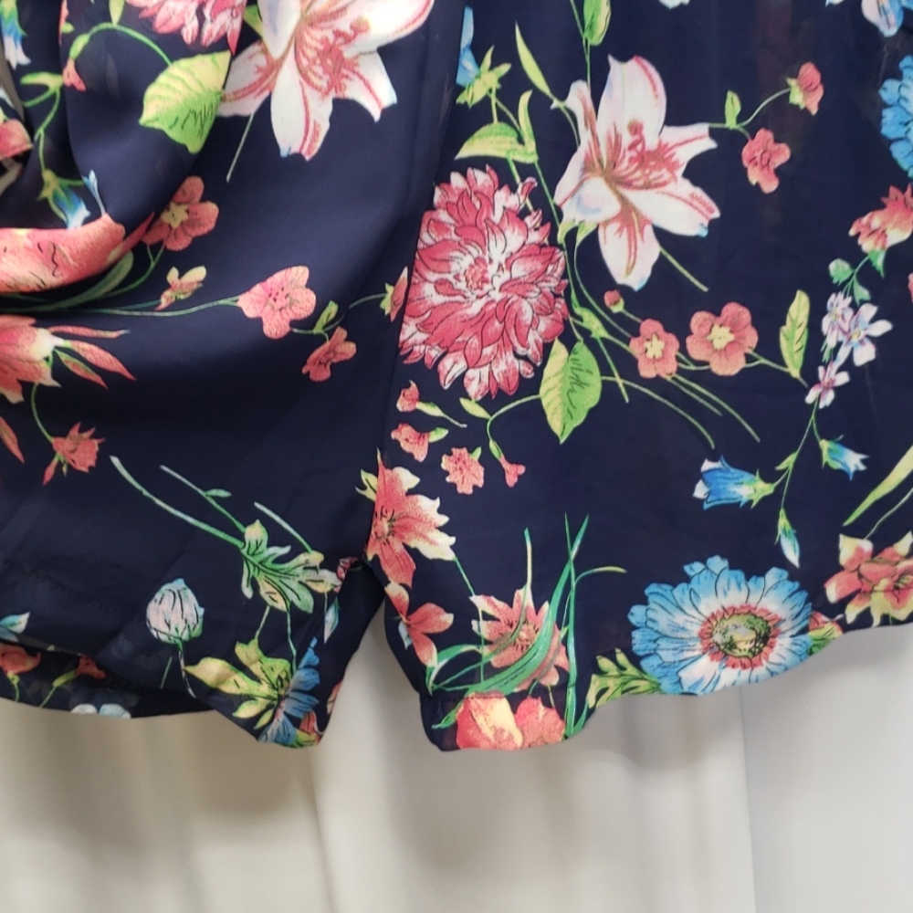 the Hanger shorts romper size med - Picture 3 of 7